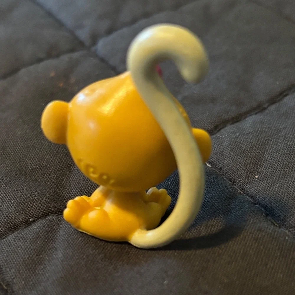 Hasbro Littlest Pet Shop Yellow Monkey Figurine Blue Eyes White Tail LPS Toy